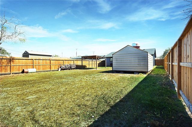 408 Avenue D, Sinton, TX 78387