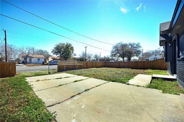 408 Avenue D, Sinton, TX 78387