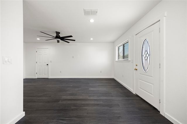 408 Avenue D, Sinton, TX 78387