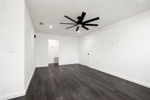 408 Avenue D, Sinton, TX 78387