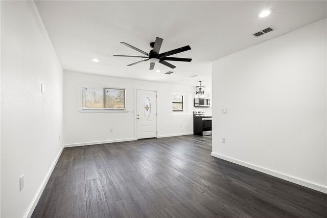 408 Avenue D, Sinton, TX 78387