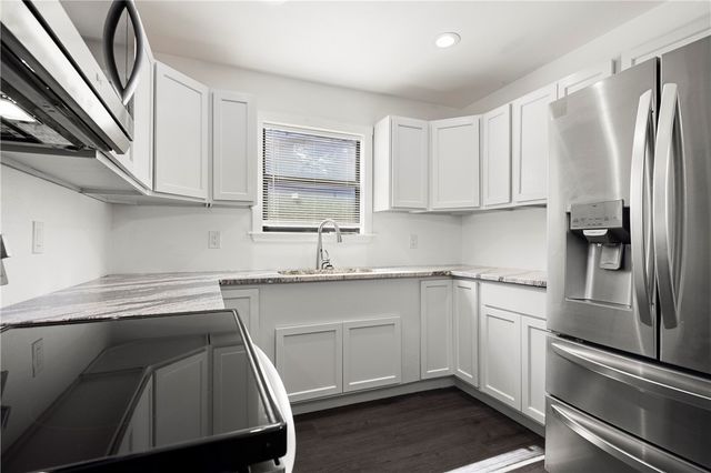 408 Avenue D, Sinton, TX 78387