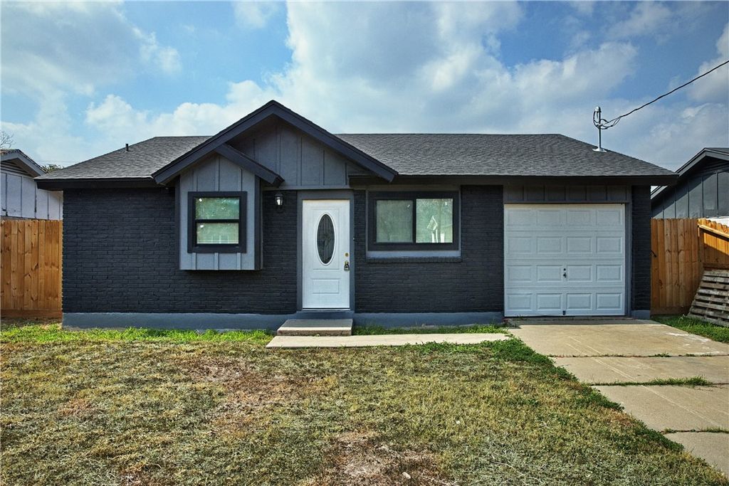 408 Avenue D, Sinton, TX 78387