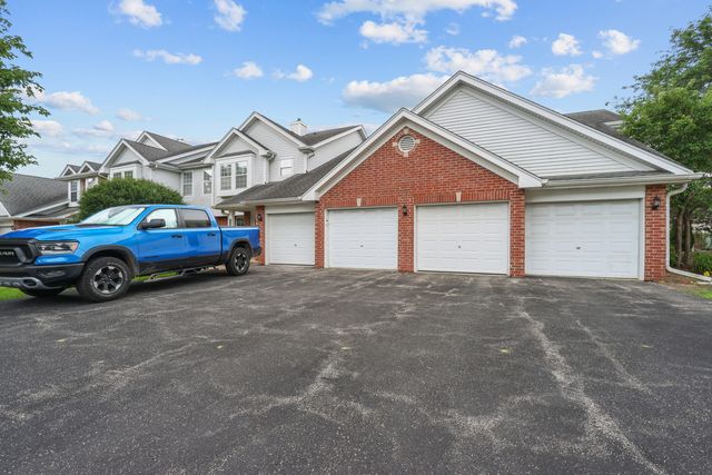 1727 W Hawkes Street 8, Arlington Heights, IL 60004