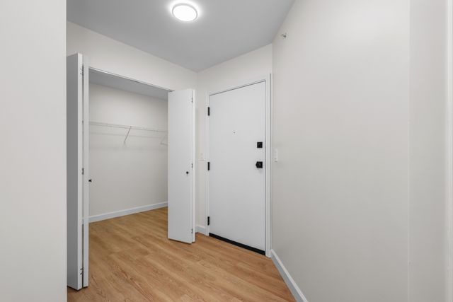 1727 W Hawkes Street 8, Arlington Heights, IL 60004