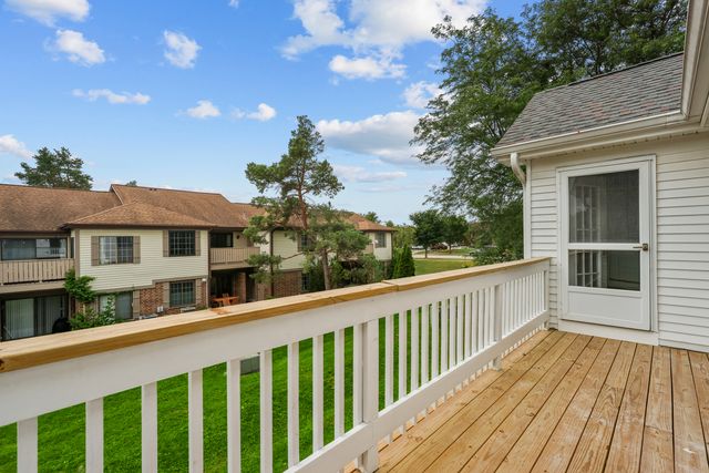 1727 W Hawkes Street 8, Arlington Heights, IL 60004