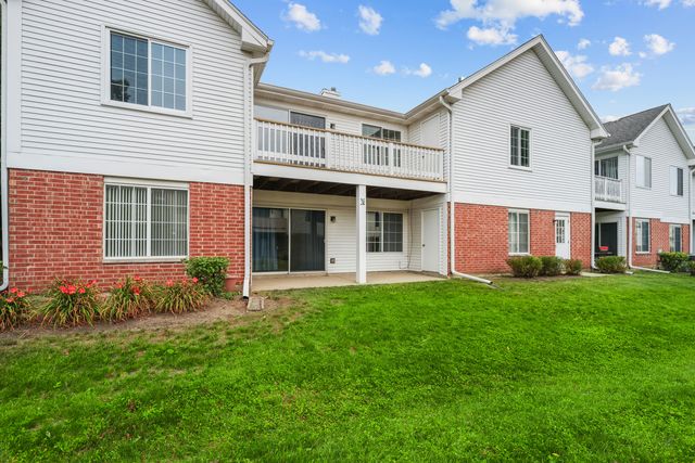 1727 W Hawkes Street 8, Arlington Heights, IL 60004