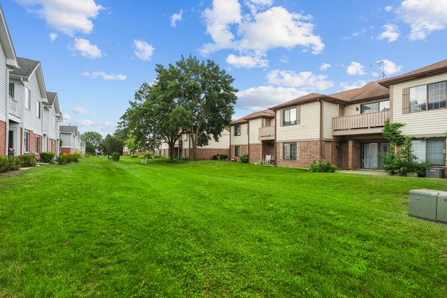 1727 W Hawkes Street 8, Arlington Heights, IL 60004