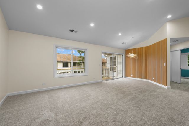 1727 W Hawkes Street 8, Arlington Heights, IL 60004