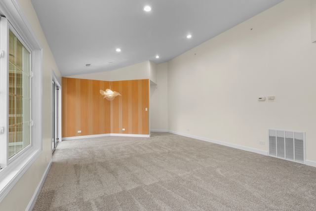 1727 W Hawkes Street 8, Arlington Heights, IL 60004