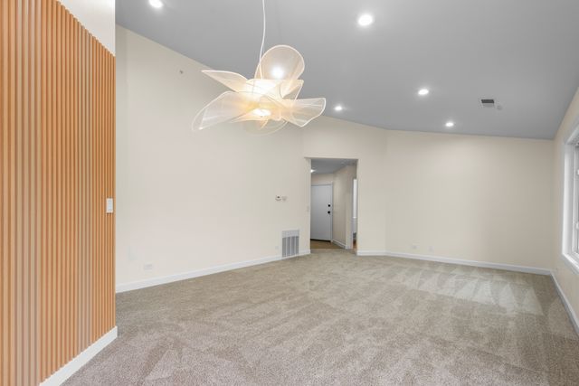 1727 W Hawkes Street 8, Arlington Heights, IL 60004
