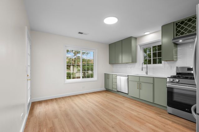 1727 W Hawkes Street 8, Arlington Heights, IL 60004