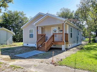 215 W James St., Mullins, SC 29574