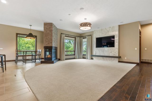 5804 S Lazy Ridge Pl Place, Sioux Falls, SD 57108
