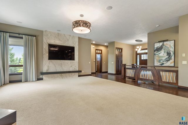 5804 S Lazy Ridge Pl Place, Sioux Falls, SD 57108