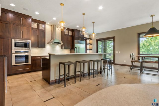 5804 S Lazy Ridge Pl Place, Sioux Falls, SD 57108