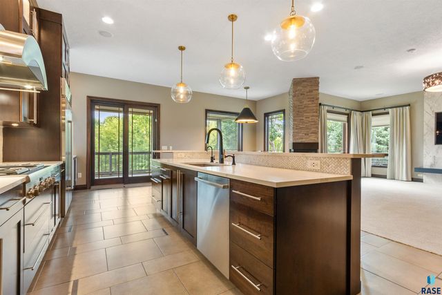 5804 S Lazy Ridge Pl Place, Sioux Falls, SD 57108