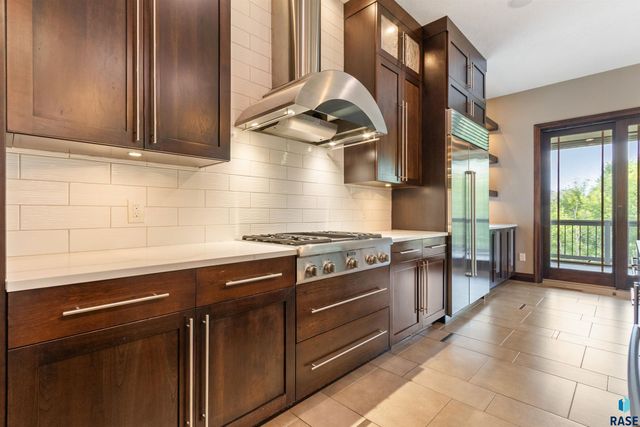 5804 S Lazy Ridge Pl Place, Sioux Falls, SD 57108