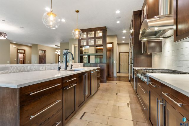 5804 S Lazy Ridge Pl Place, Sioux Falls, SD 57108