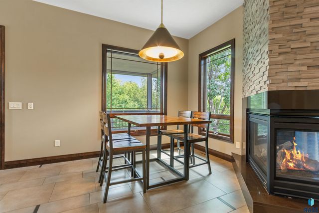5804 S Lazy Ridge Pl Place, Sioux Falls, SD 57108