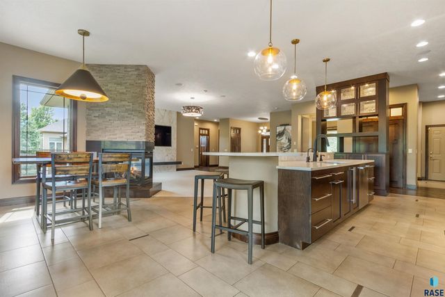 5804 S Lazy Ridge Pl Place, Sioux Falls, SD 57108