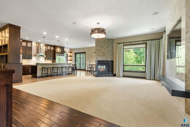 5804 S Lazy Ridge Pl Place, Sioux Falls, SD 57108