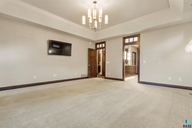 5804 S Lazy Ridge Pl Place, Sioux Falls, SD 57108