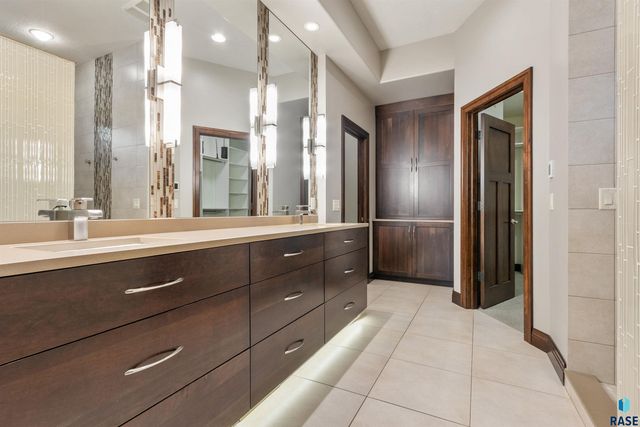 5804 S Lazy Ridge Pl Place, Sioux Falls, SD 57108