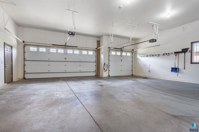 5804 S Lazy Ridge Pl Place, Sioux Falls, SD 57108