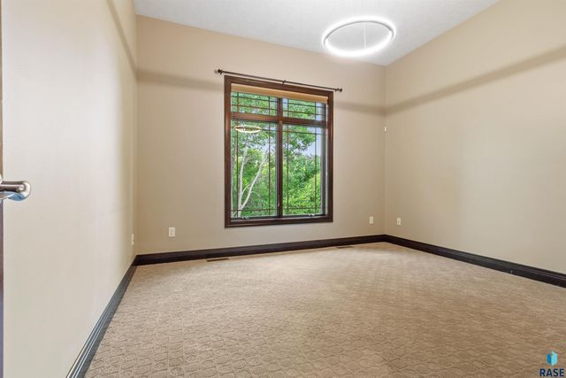 5804 S Lazy Ridge Pl Place, Sioux Falls, SD 57108