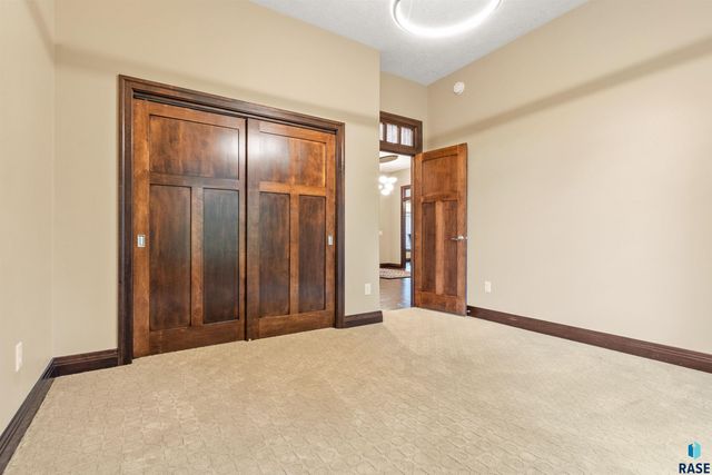 5804 S Lazy Ridge Pl Place, Sioux Falls, SD 57108