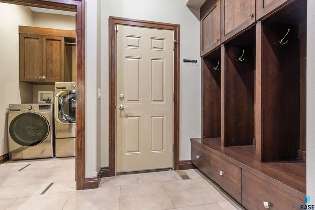 5804 S Lazy Ridge Pl Place, Sioux Falls, SD 57108