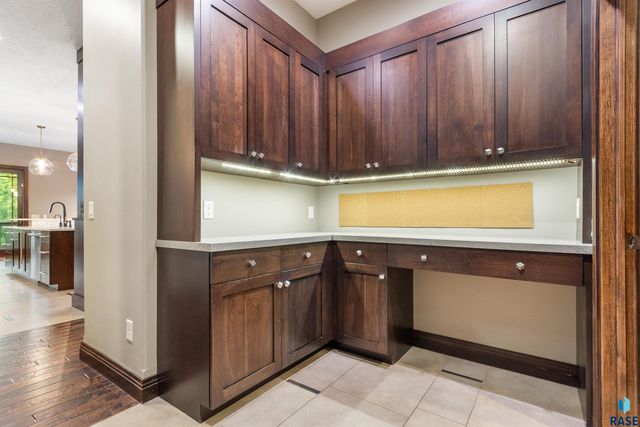 5804 S Lazy Ridge Pl Place, Sioux Falls, SD 57108