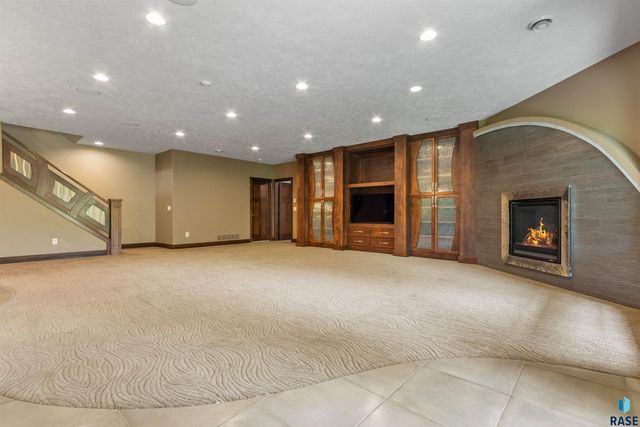 5804 S Lazy Ridge Pl Place, Sioux Falls, SD 57108