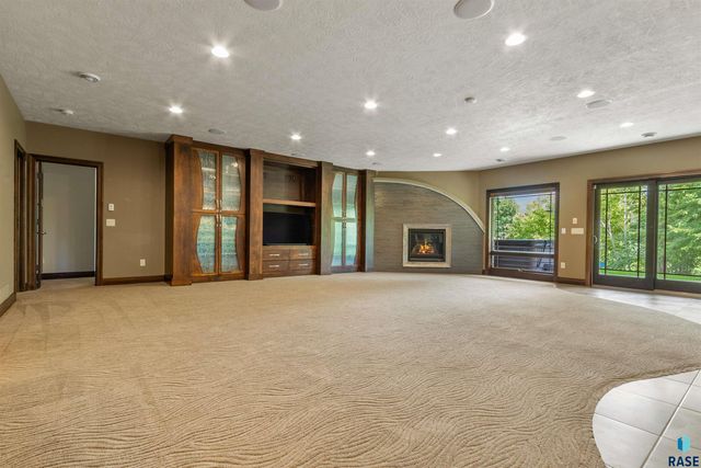 5804 S Lazy Ridge Pl Place, Sioux Falls, SD 57108