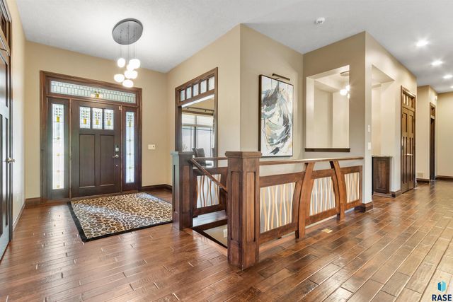 5804 S Lazy Ridge Pl Place, Sioux Falls, SD 57108