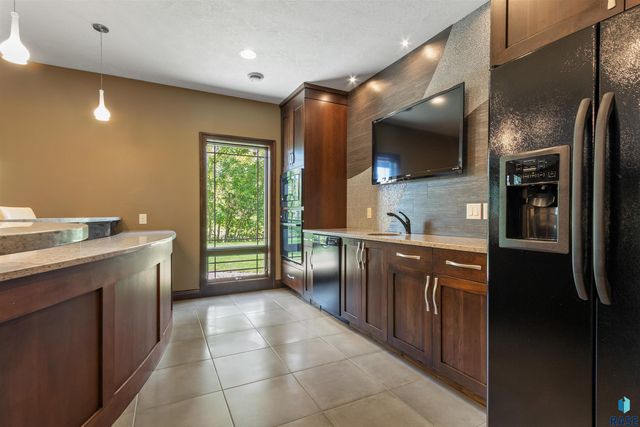 5804 S Lazy Ridge Pl Place, Sioux Falls, SD 57108