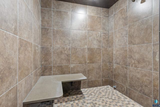 5804 S Lazy Ridge Pl Place, Sioux Falls, SD 57108