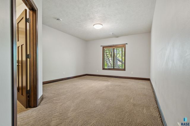 5804 S Lazy Ridge Pl Place, Sioux Falls, SD 57108