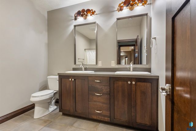 5804 S Lazy Ridge Pl Place, Sioux Falls, SD 57108