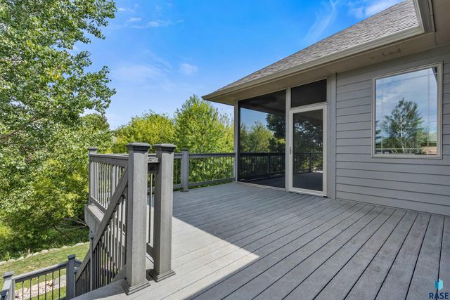 5804 S Lazy Ridge Pl Place, Sioux Falls, SD 57108