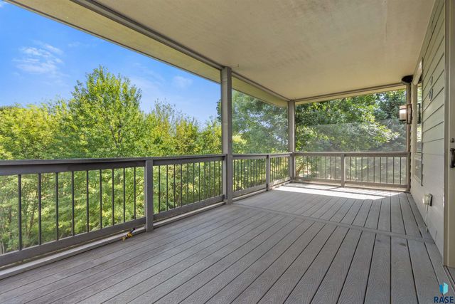 5804 S Lazy Ridge Pl Place, Sioux Falls, SD 57108