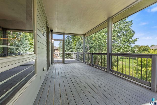 5804 S Lazy Ridge Pl Place, Sioux Falls, SD 57108