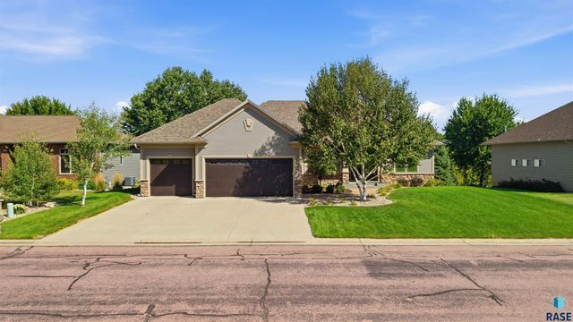 5804 S Lazy Ridge Pl Place, Sioux Falls, SD 57108