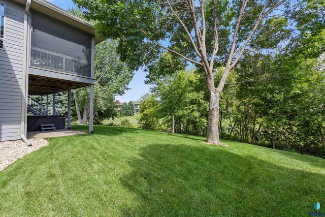 5804 S Lazy Ridge Pl Place, Sioux Falls, SD 57108
