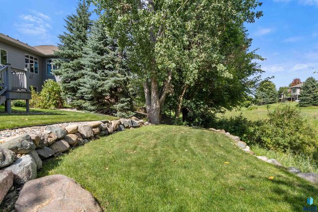 5804 S Lazy Ridge Pl Place, Sioux Falls, SD 57108