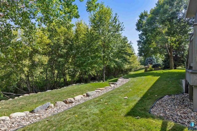 5804 S Lazy Ridge Pl Place, Sioux Falls, SD 57108