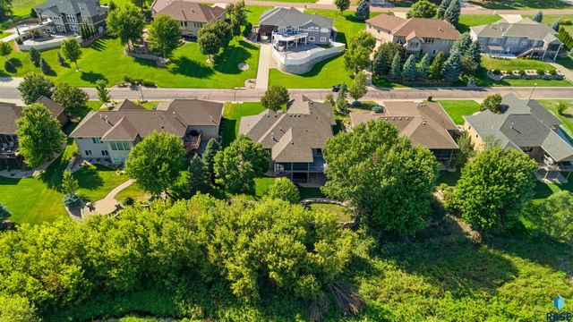 5804 S Lazy Ridge Pl Place, Sioux Falls, SD 57108