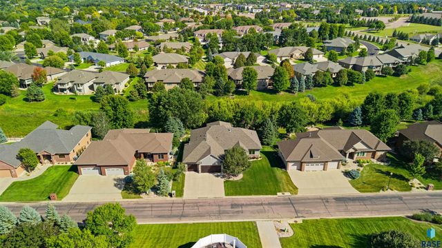 5804 S Lazy Ridge Pl Place, Sioux Falls, SD 57108