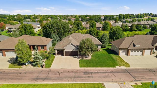 5804 S Lazy Ridge Pl Place, Sioux Falls, SD 57108